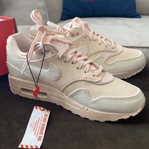 Women’s Nike Air Max SZ 8